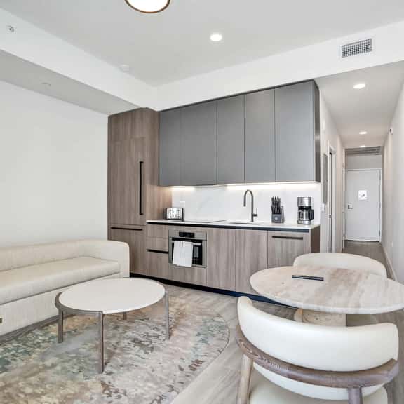NEW Chic Beach Getaway | Pool , Gym & Beach Access - Image 1