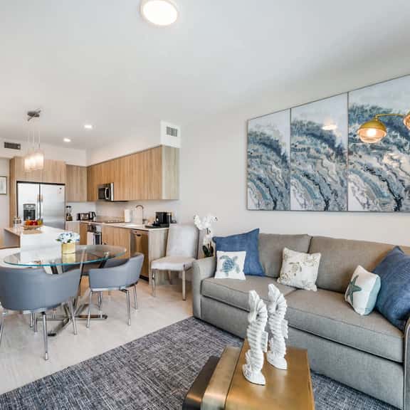 Bay Views! Rare Find 1 Bdrm Condo-Miami Design - Image 1