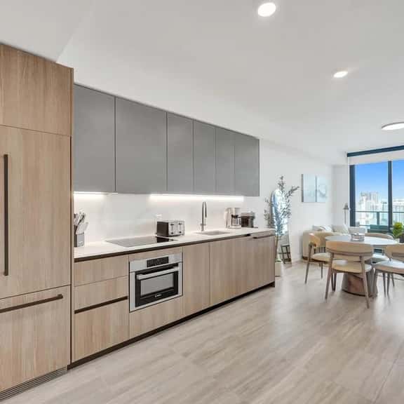 Luxe Coastal Retreat | 16th Floor Near Beach &Pool - Image 1