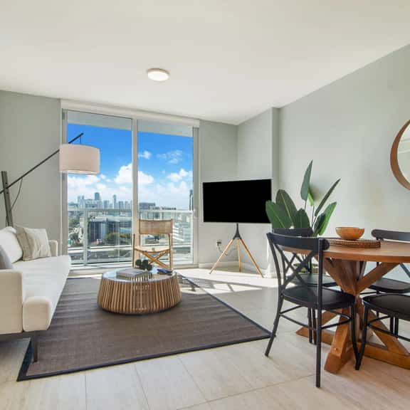 One Bedroom Condo With Beautiful Pool Views - Image 1