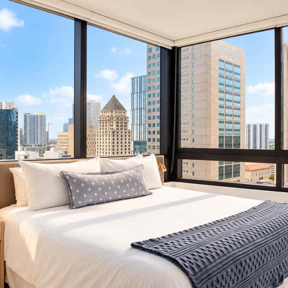 Stylish 2BR Retreat in Downtown Miami Free Parking - Image 1
