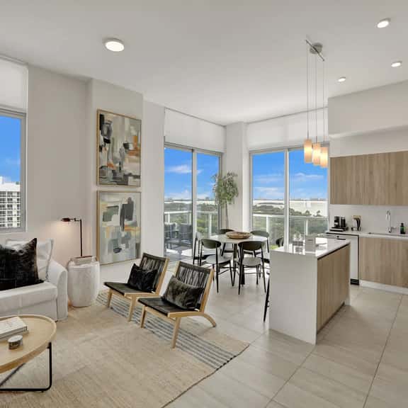 Urban Design 2 Bdrm Bay views Penthouse - Image 1