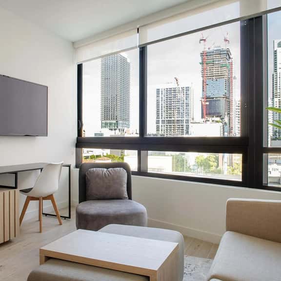 Stunning 1/1 Condo in Downtown Miami Free Parking - Image 1