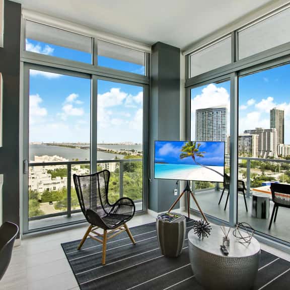 Gorgeous Bayviews - Urban Design 2Bdrm Penthouse - Image 1