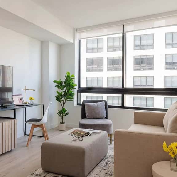 Stunning 1/1 Condo in Downtown Miami Free Parking - Image 1