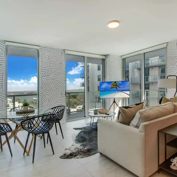 Fantastic Bay View 1Bdrm Condo - Miami Design Dist - Image 1