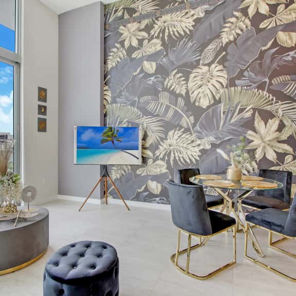 Upscale Designer 1 Bdrm Condo - Miami Design Dist - Image 1