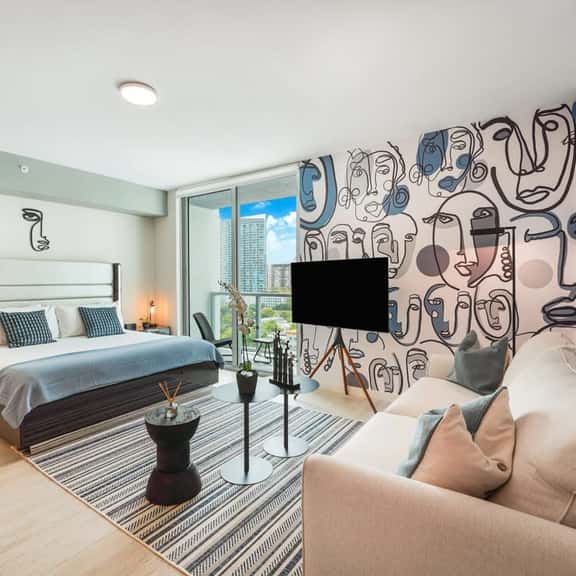 Artistic Unique Studio Bay And Pool Views / Miami - Image 1