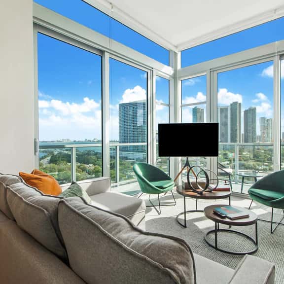 Stunning Bay Views-2Bdrm Penthouse-Miami Design Dist - Image 1