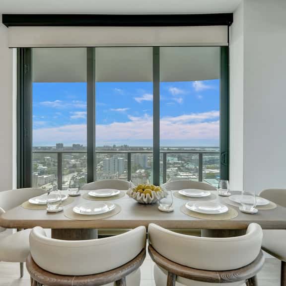 Elevated 3BR | 10th-Floor Balcony, Pool & Gym - Image 1