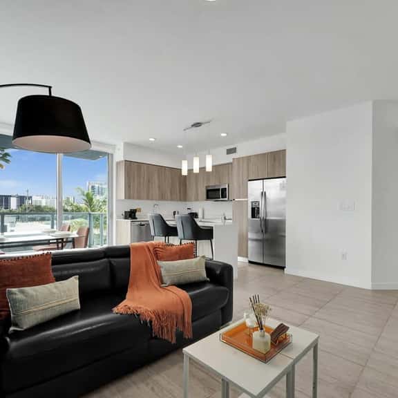 Gorgeous 2 bedrooms condo Miami best location - Image 1