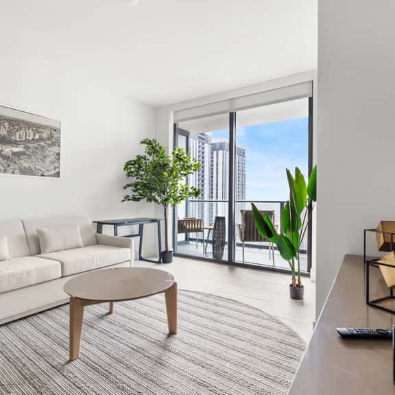 NEW Beautiful 1/1 Condo - Image 1