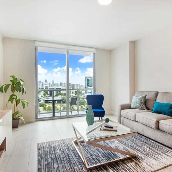 Nice 1 Bdrm Condo City & Partial Bay Views - Image 1