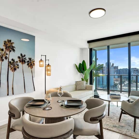 11th-Floor 1BR | Modern Beachside, Pool & Gym - Image 1
