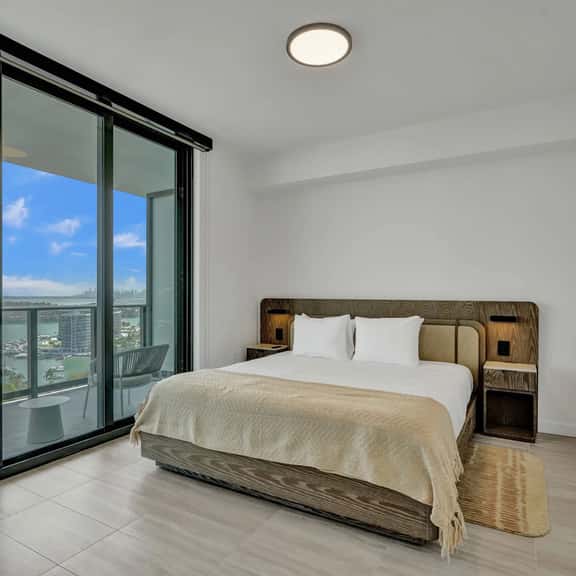21st Floor Paradise Retreat | Pool, Gym & Beach - Image 1