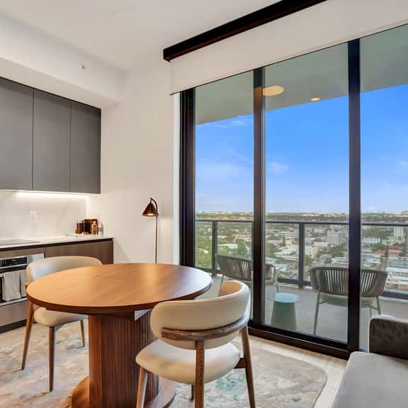 Spacious 19th Floor 1BR Escape | Miami Beach Bliss - Image 1