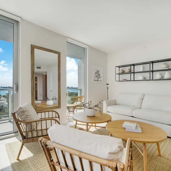 Elegant 2/2 Condo Miami Design District - Image 1