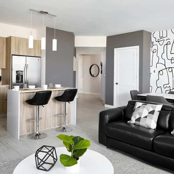 Spectacular Views! Spacious 2 Bdrm Apartment Modern Design! - Image 1