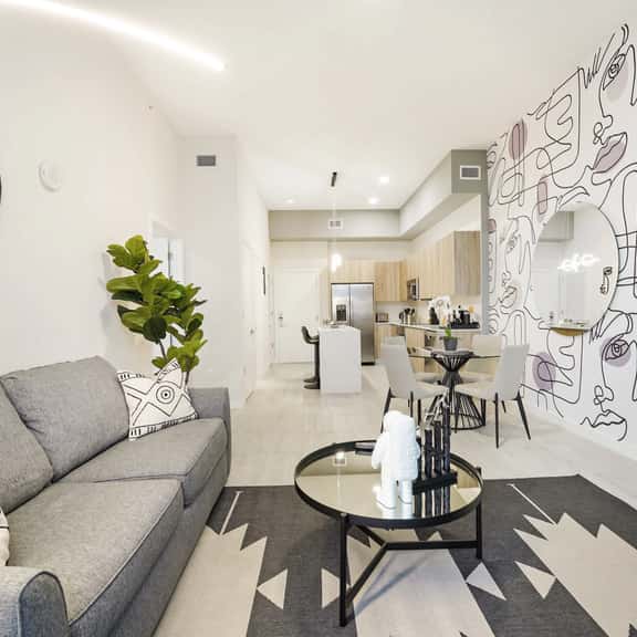 Artsy Penthouse 1 Bdrm Condo - Stunning Views - Image 1