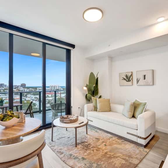 Luxury 1BR at 72 Park | Pool, Gym & Beach Access - Image 1