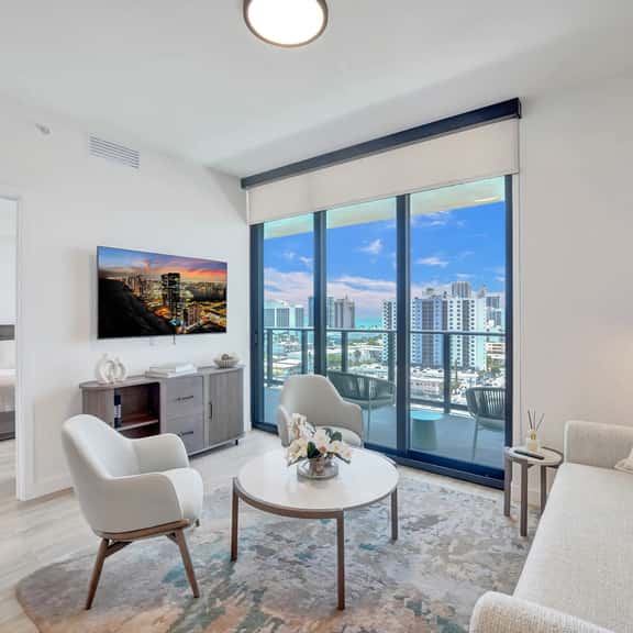 Seaside Serenity, 19th Floor | 1BR, Pool & Gym - Image 1