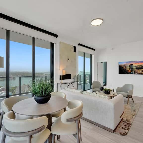 18th Floor Beachside Luxury | Pool, Gym & Beach - Image 1