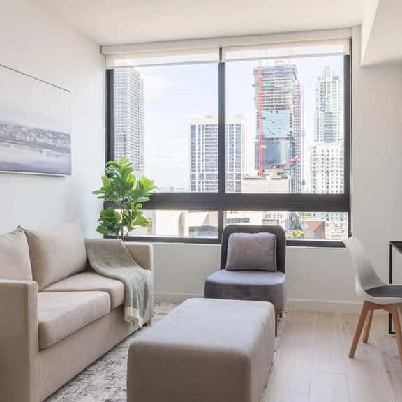 NEW Modern 1/1 Condo Downtown Miami Free Parking! - Image 1