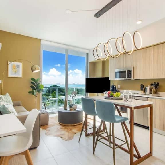 Bay Views! Tropical Miami Studio-Miami Design Dist - Image 1