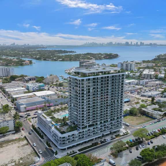 NEW Modern 1BR Condo Best Miami Beach Location - Image 1