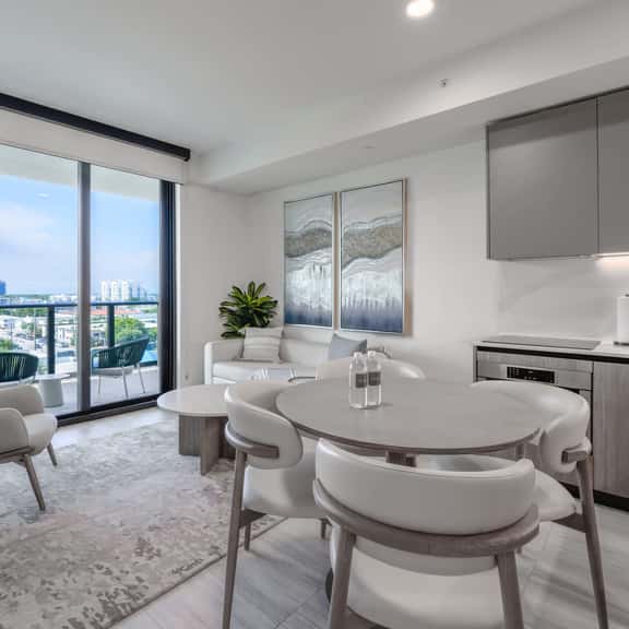 NEW : Luxury Beachside 1BR | Pool, Gym & Balcony - Image 1