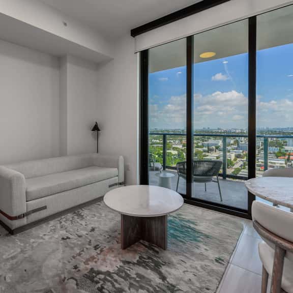 19th Floor Paradise Retreat | Pool, Gym & Beach - Image 1
