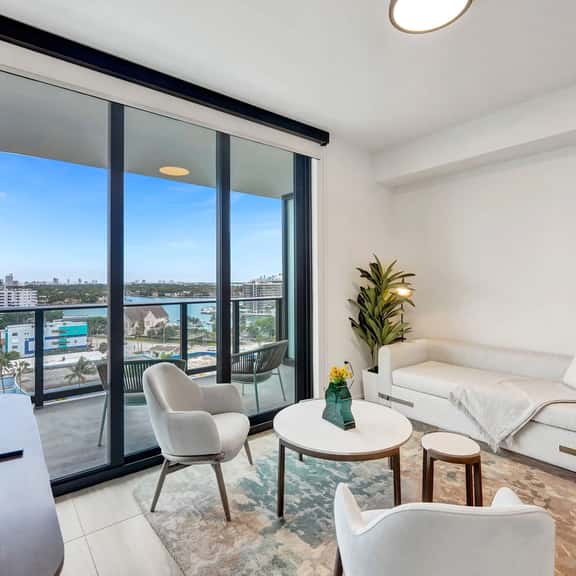 Luxe 1BR, 10th Floor at 72 Park | Pool & Beach - Image 1