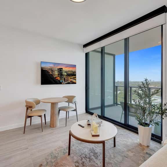14th-Floor Luxe 1BR | Coastal Living, 72 Park - Image 1