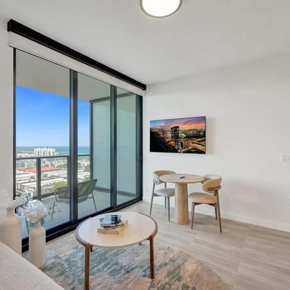 Luxury in the Sky | 17th Floor 1BR, Pool,Gym,Beach - Image 1