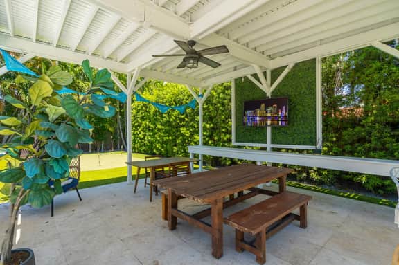 Beautiful Chic Miami Retreat | Pool, Patio & Outdoor Oasis - Image 2