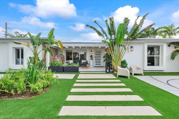 Stylish 6BR Miami Villa with Game Room & Heated Pool - Image 4