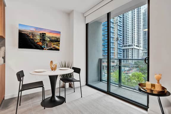 NEW Studio Downtown Miami - Image 4