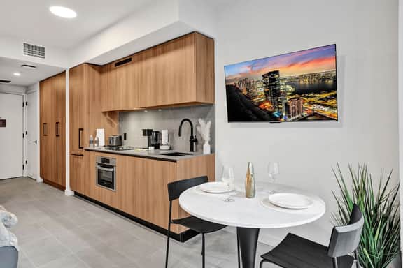 NEW Studio Downtown Miami - Image 2