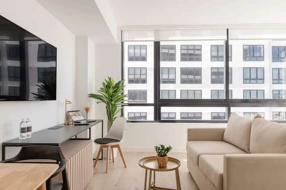 Chic Studio Downtown Miami with Free Parking - Image 3