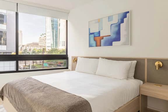 Stunning 1/1 Condo in Downtown Miami Free Parking - Image 5