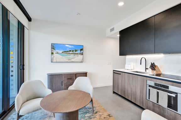 NEW 1BR in Miami Beach, Walk to Beach, Resort - Image 4