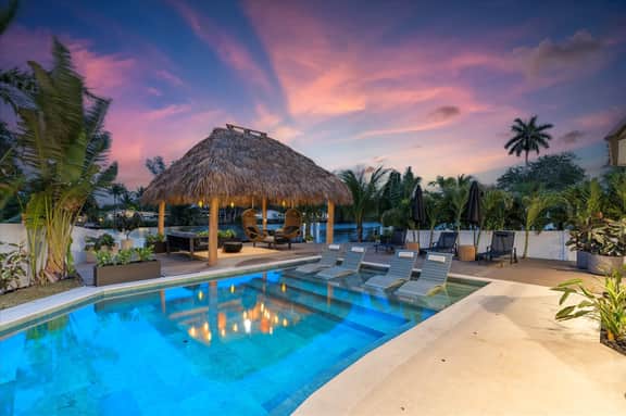 Miami Luxe house with Pool & Canal access - Image 2