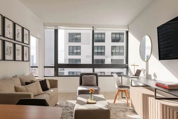Stylish 2BR Retreat in Downtown Miami Free Parking - Image 2