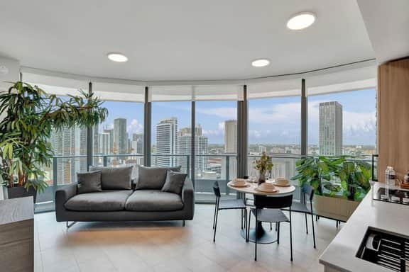 Trendy Miami Area, Downtown Miami 1/1 29th floor - Image 4