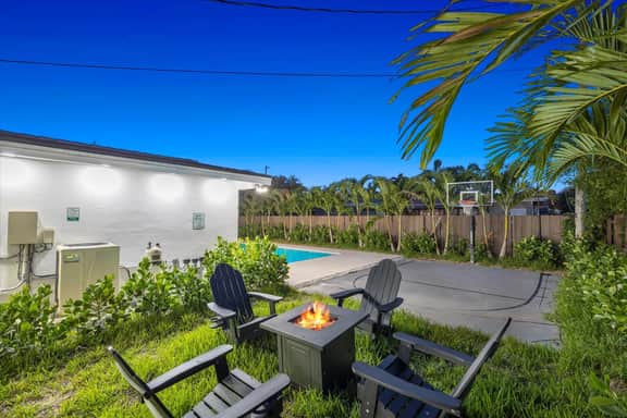 Miami 4BR Villa Heated Pool, Game & Basketball - Image 3