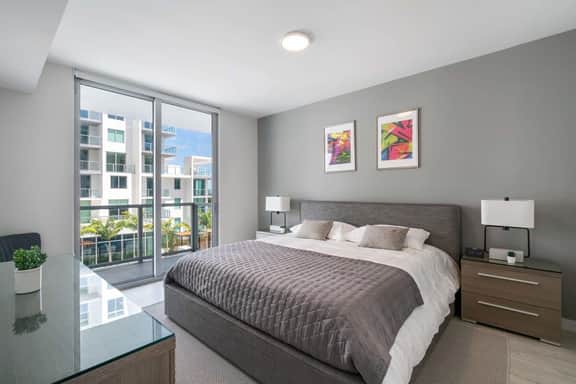 Modern Decor W/ Bay Views 1 Bdrm Condo - Image 5