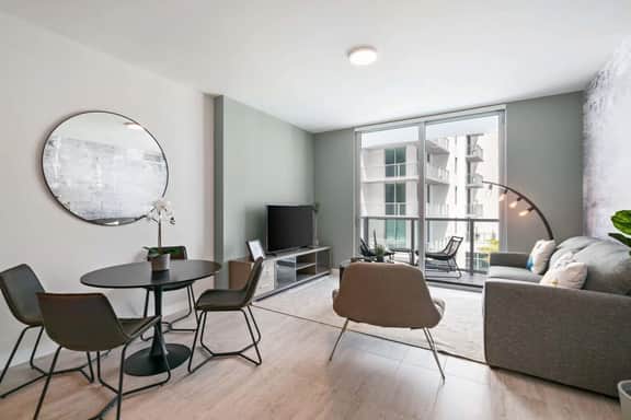 Modern Decor W/ Bay Views 1 Bdrm Condo - Image 3