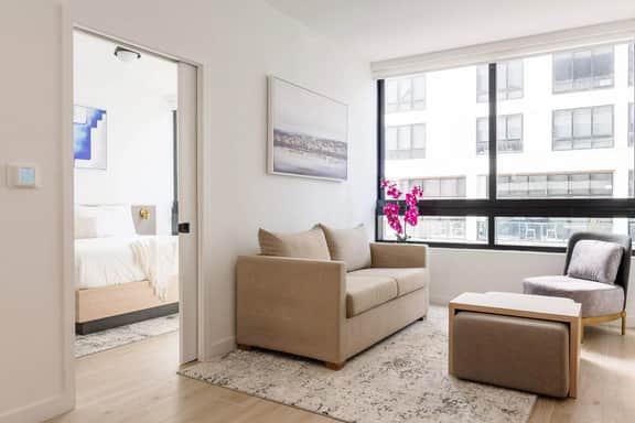 NEW Modern 1/1 Condo Downtown Miami Free Parking! - Image 2