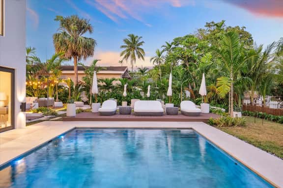Luxe Miami Lakefront Mansion - 9BR w Pool & Garden - Image 2