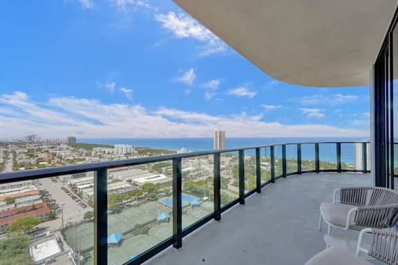 20th-Floor 4BR Haven | Breathtaking Ocean Views - Image 3